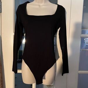 Mangopop square neck long sleeve bodysuit. M